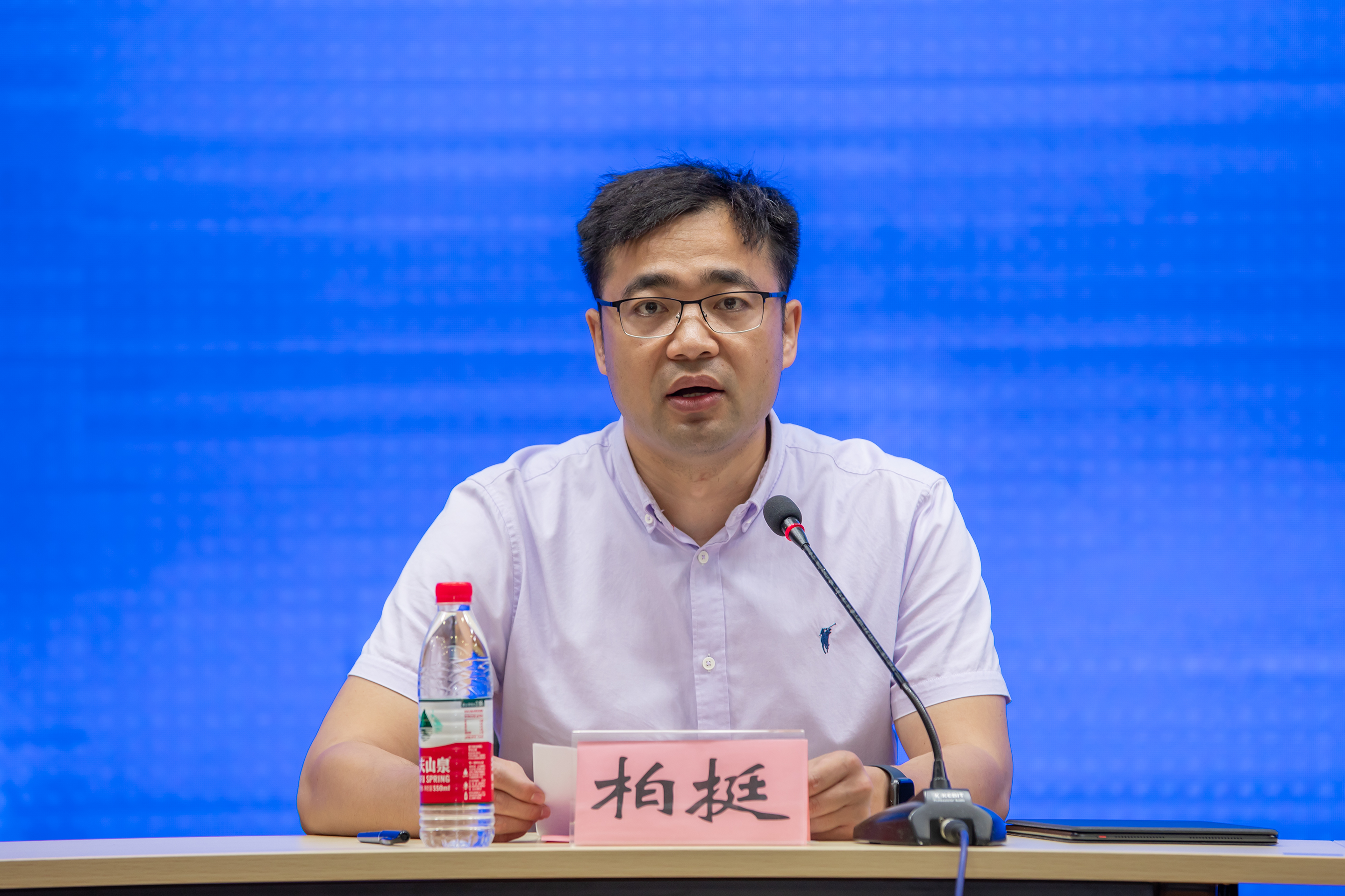 柏挺副校長主持活動(dòng)