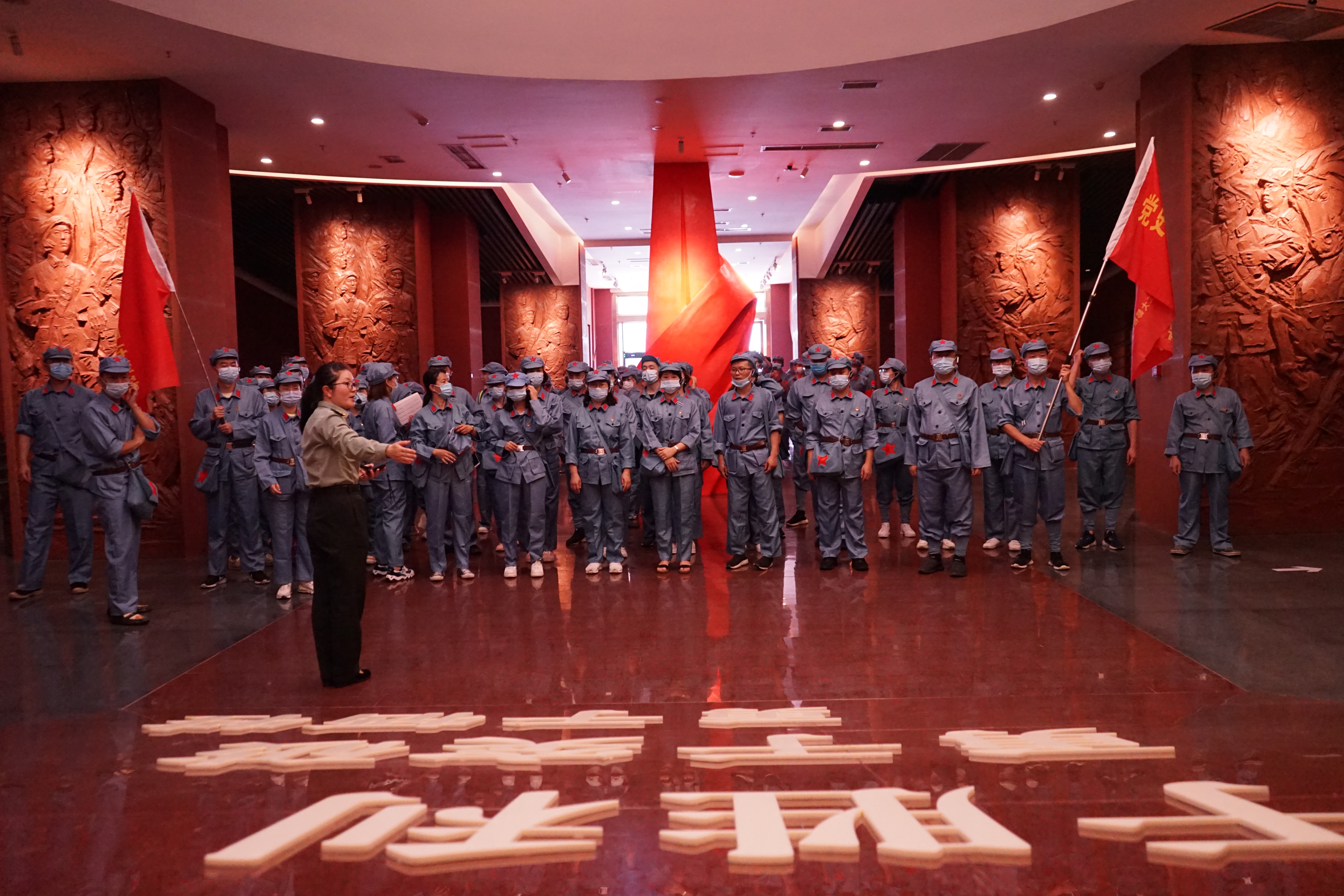 在湘江戰(zhàn)役紀念館現(xiàn)場教學