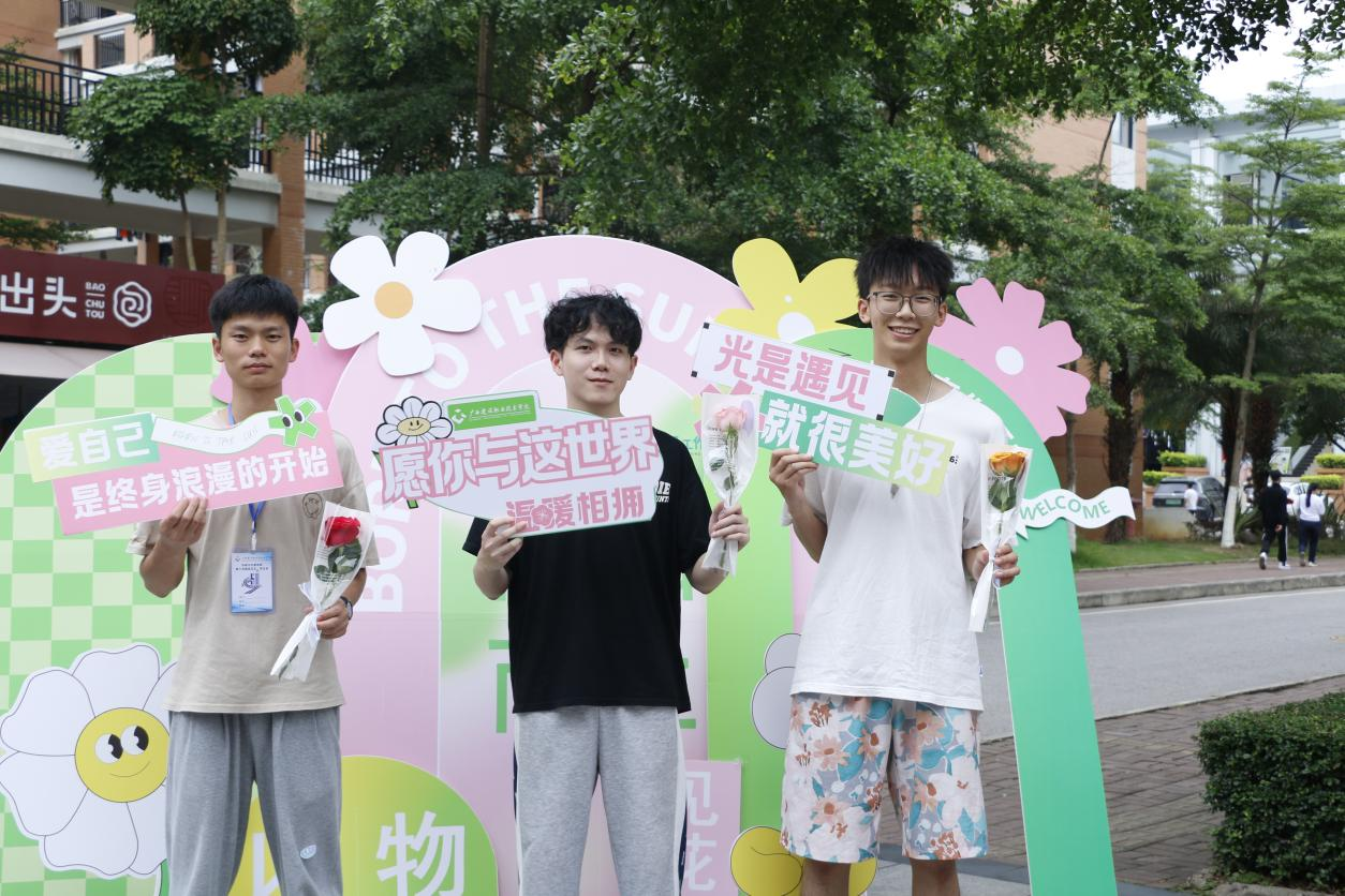 參與活動同學(xué)留影