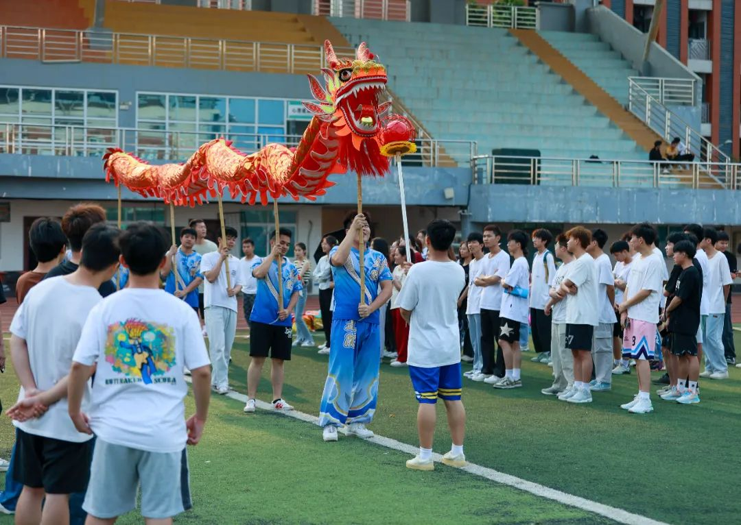 舞龍運(yùn)動(dòng)體驗(yàn)活動(dòng)