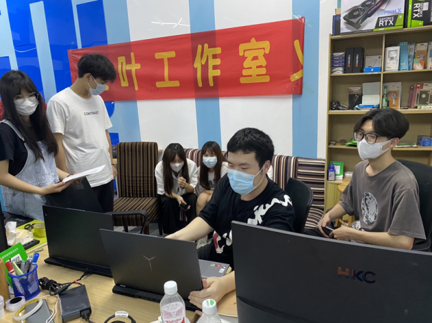 紅葉工作室指導(dǎo)老師做動(dòng)員工作