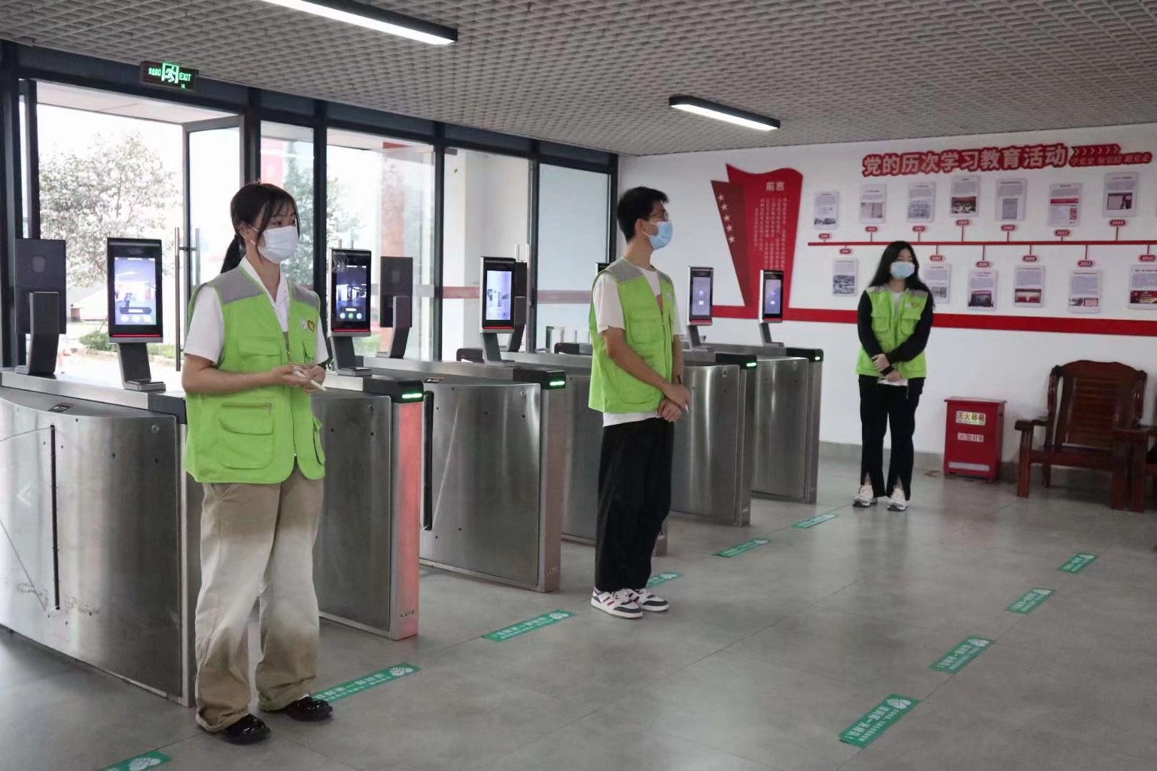 “青年志愿服務(wù)隊(duì)”協(xié)助宿舍管理