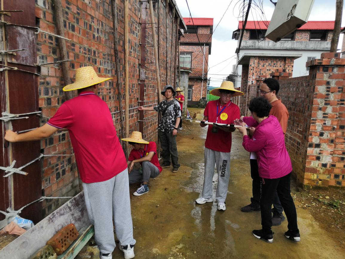專業(yè)人員與專任教師現(xiàn)場指導