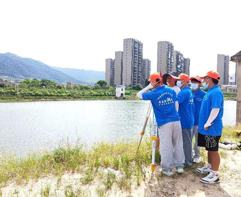對河堤進(jìn)行測量