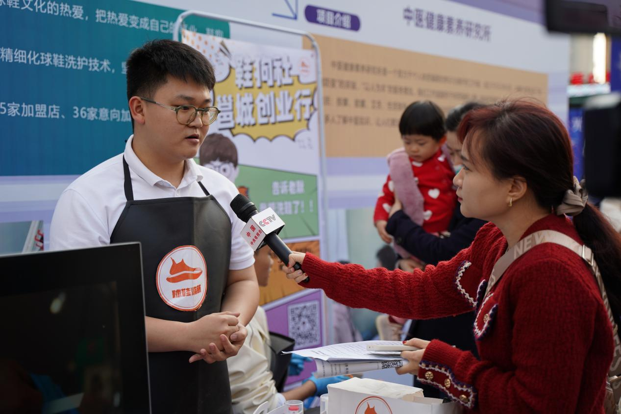 項目主創(chuàng) 劉秀成 接受中央電視臺記者采訪