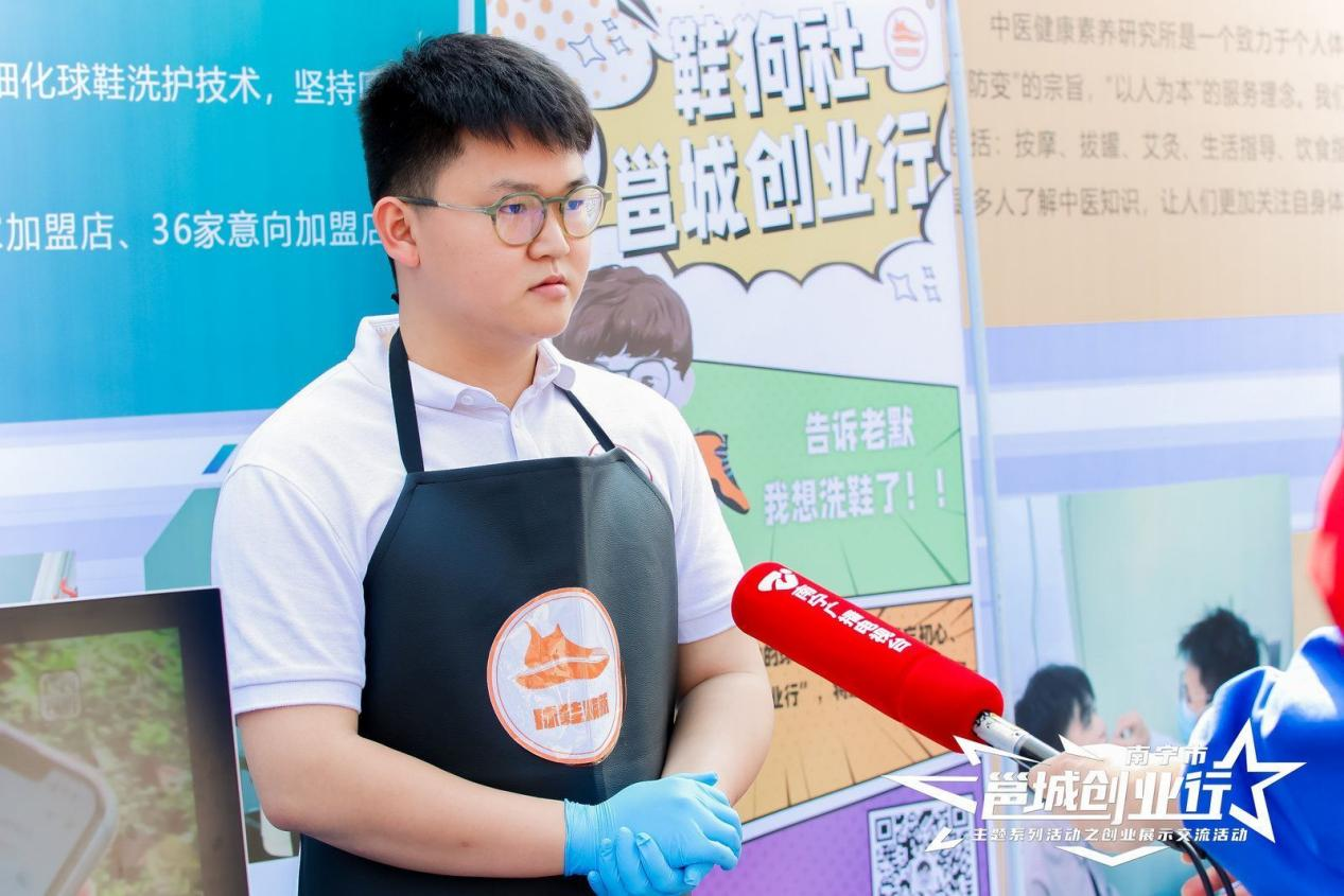項目主創(chuàng)人 劉秀成 接受南寧廣播電視