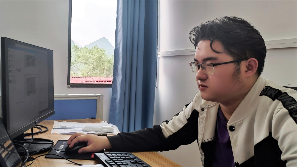 實習期間用羅耿神運用BIM技術(shù)對施工建筑進行建模