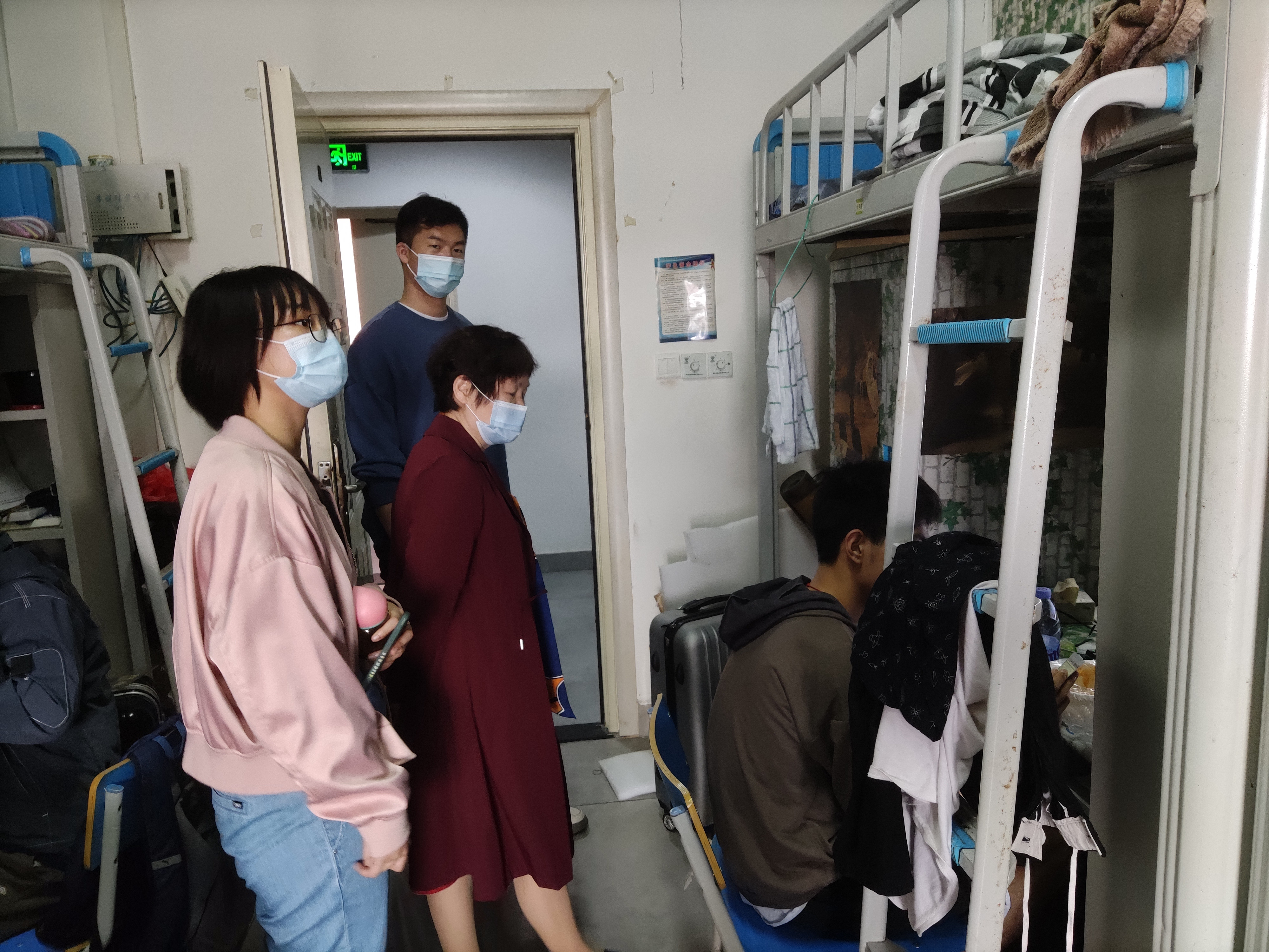 深入宿舍查看聽課質(zhì)量