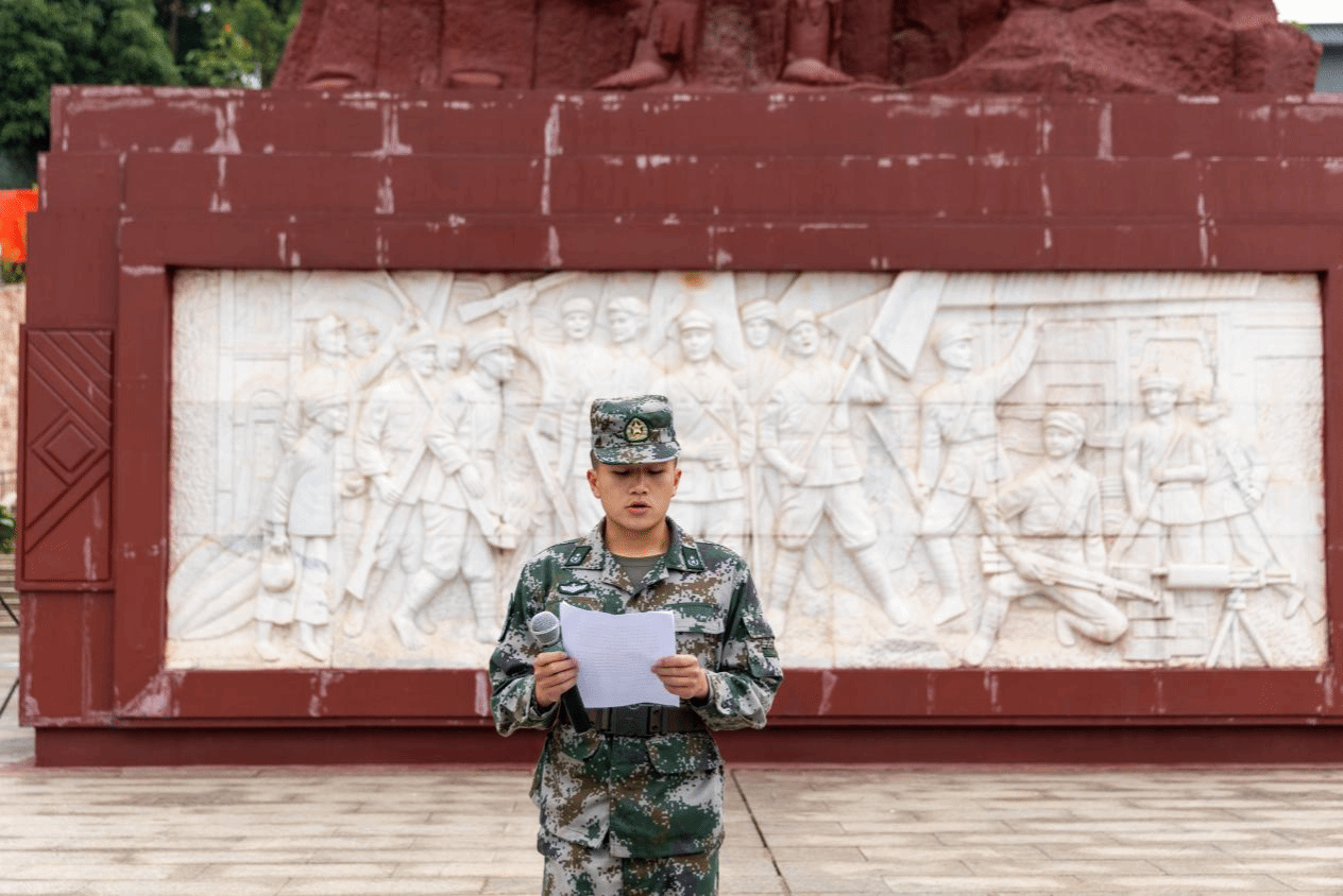 退伍軍人覃慶蒙同學(xué)分享參軍心得
