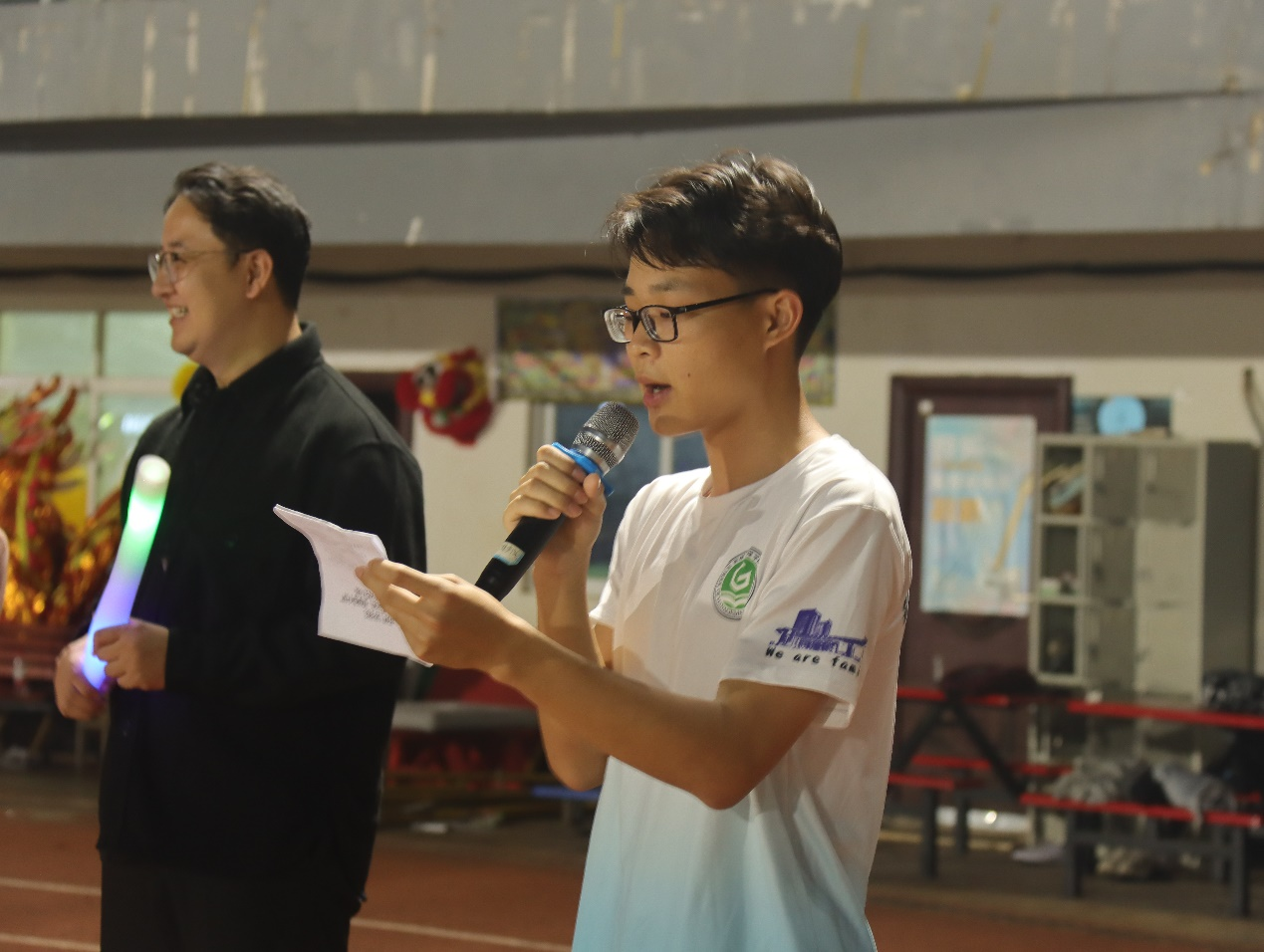 造價2211班林顯同學作開幕發(fā)言