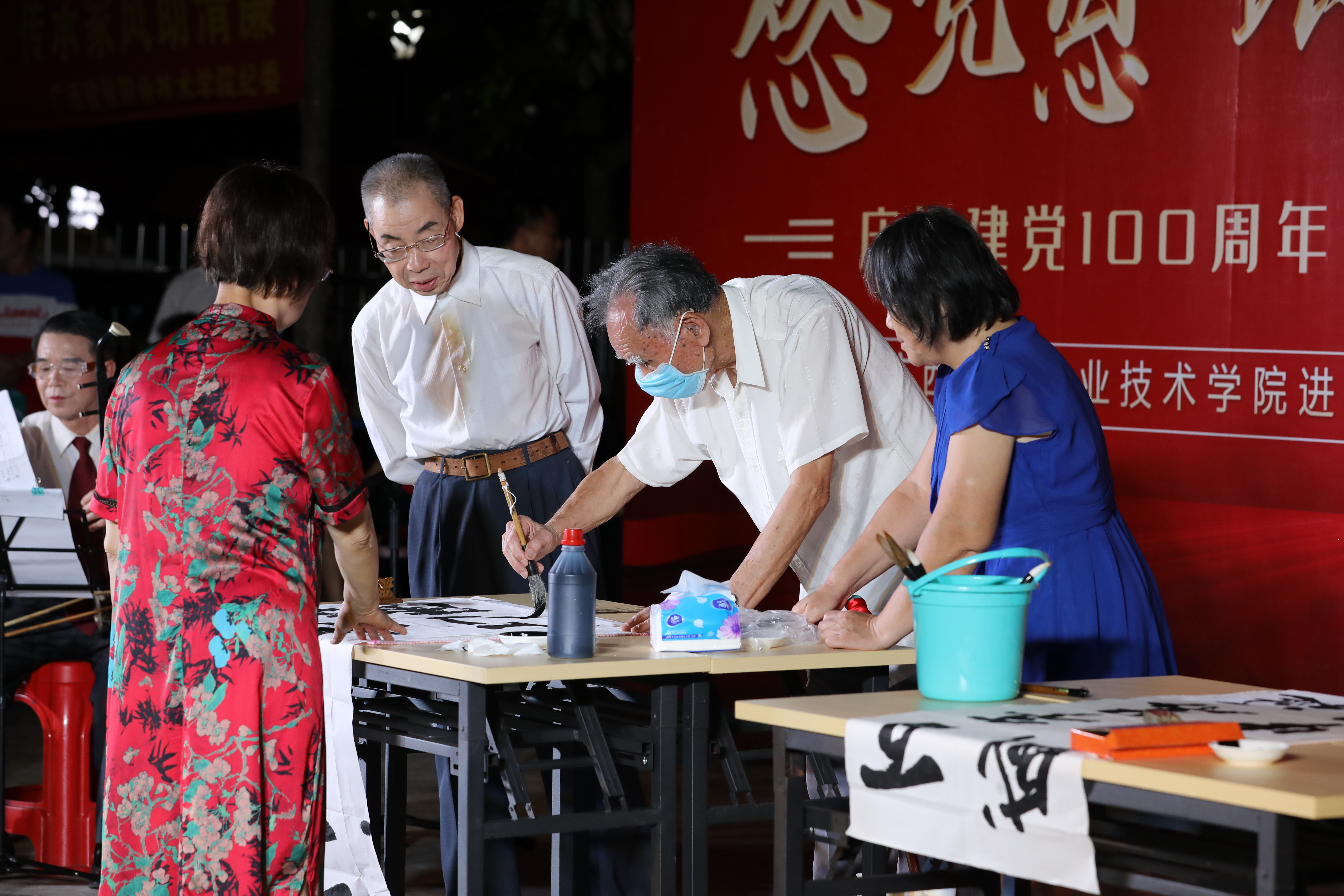 93歲老黨員現(xiàn)場(chǎng)揮毫潑墨