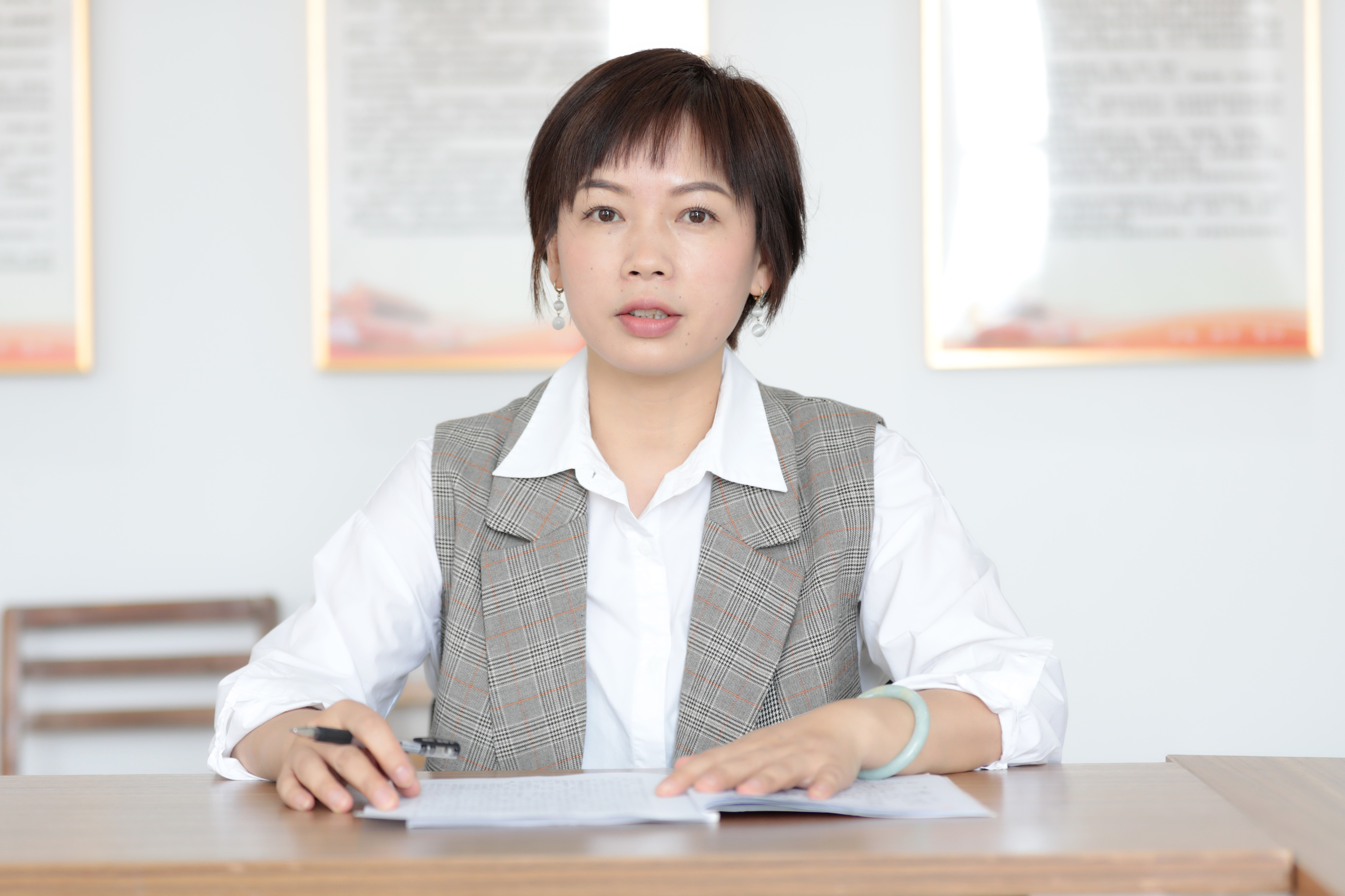 直屬第二黨支部書(shū)記龔劍作交流發(fā)言