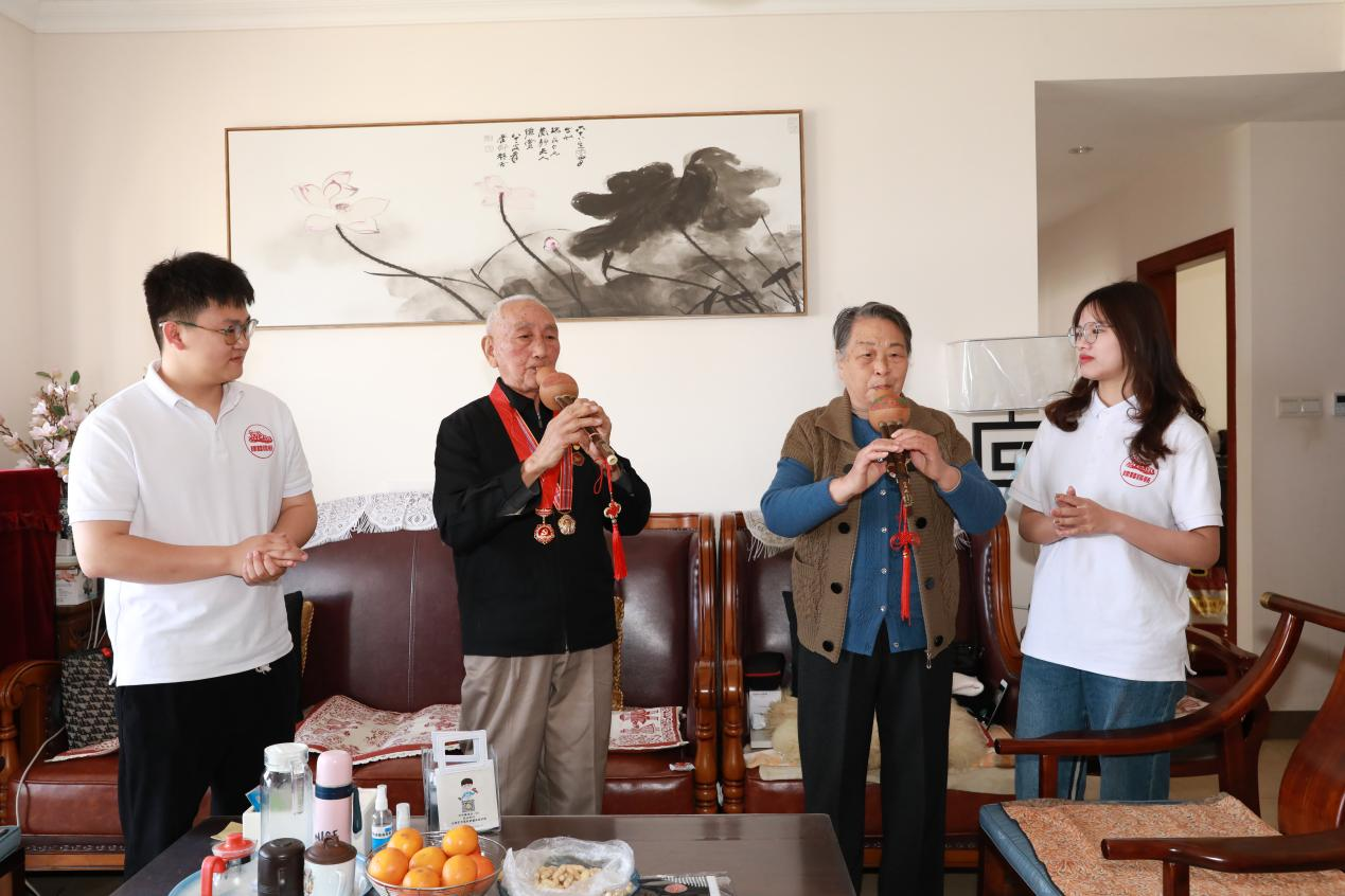 為抗美援朝老戰(zhàn)士送溫暖服務(wù)