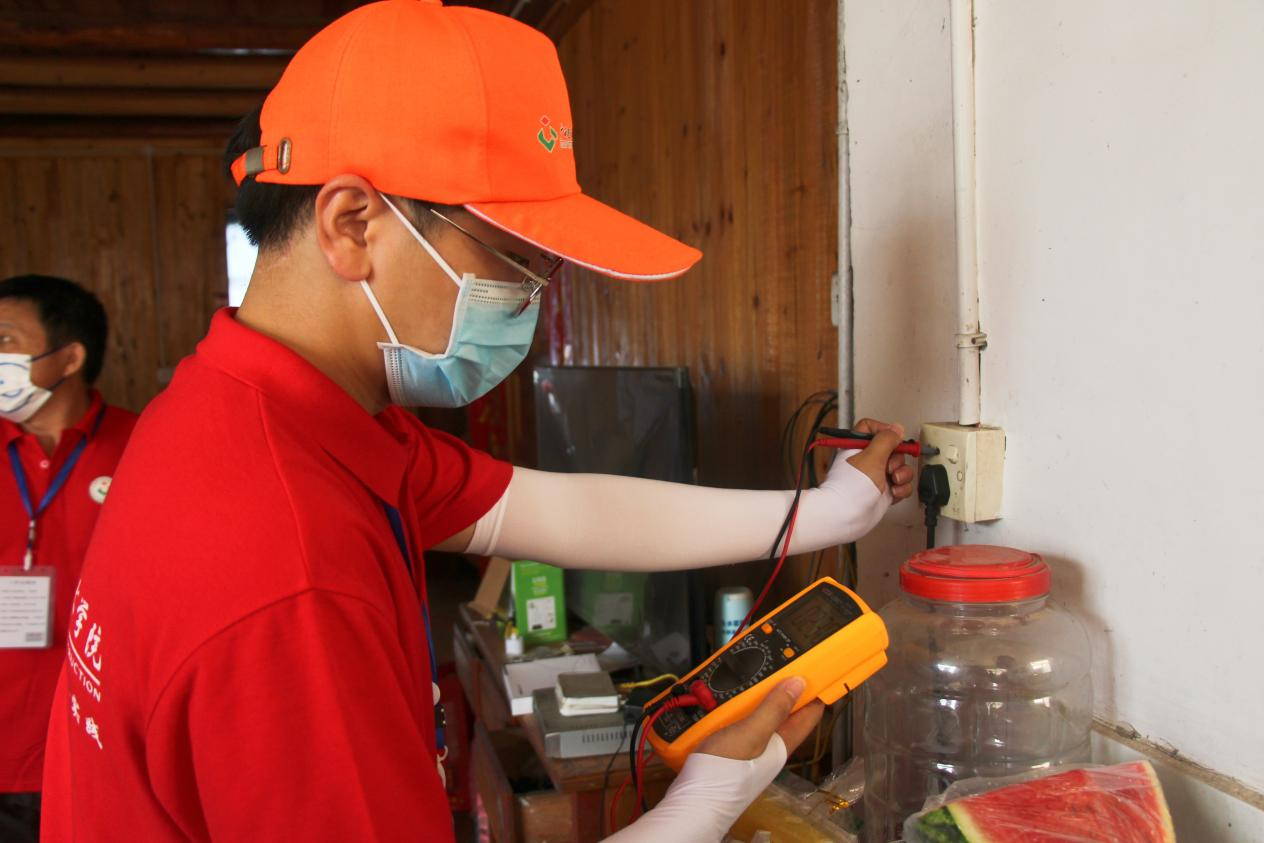 團(tuán)隊成員入戶檢測用電線路