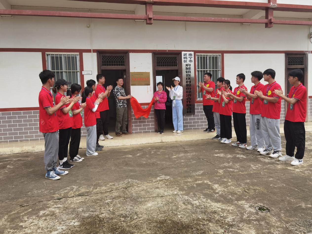 “鄉(xiāng)建調(diào)研服務隊”揭牌儀式現(xiàn)場
