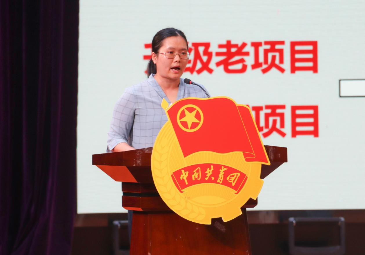 社會(huì)實(shí)踐“優(yōu)秀單位”代表?李姿蓉老師作經(jīng)驗(yàn)分享