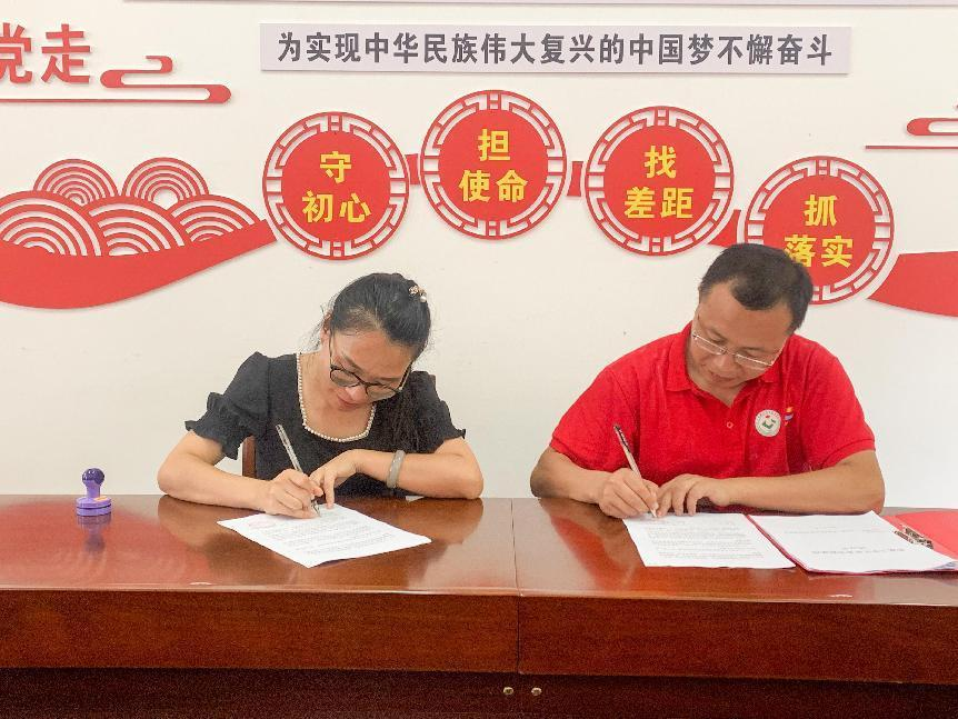 廣西建設(shè)職業(yè)技術(shù)學(xué)院校團(tuán)委與龍灣鄉(xiāng)政府簽署了“大學(xué)生社會(huì)實(shí)踐基地” 結(jié)對(duì)共建協(xié)議