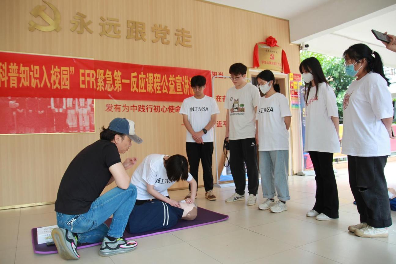 教練指導(dǎo)同學(xué)模擬實(shí)操