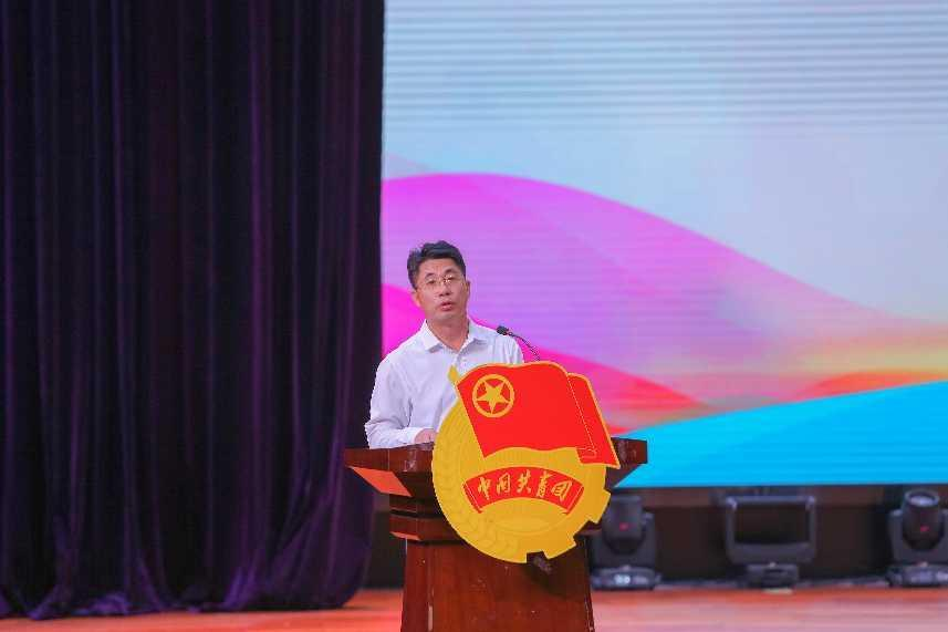 伍耿清副校長(zhǎng)在會(huì)上講話